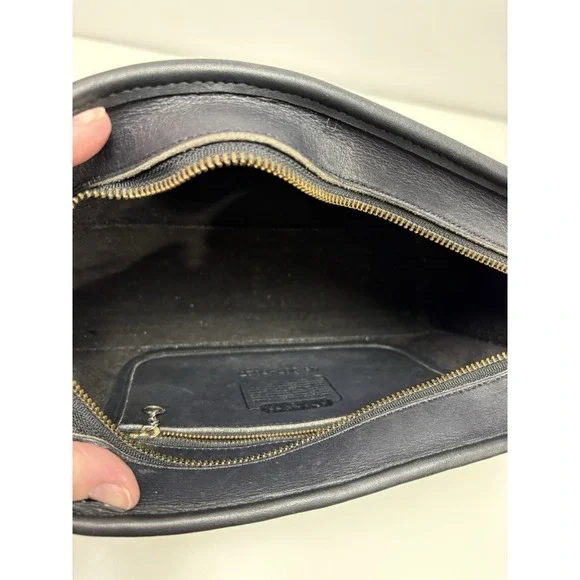 Vintage 80's Coach Swagger 9820 NYC Black Leather Crossbody Shoulder Bag - Picture 9 of 15